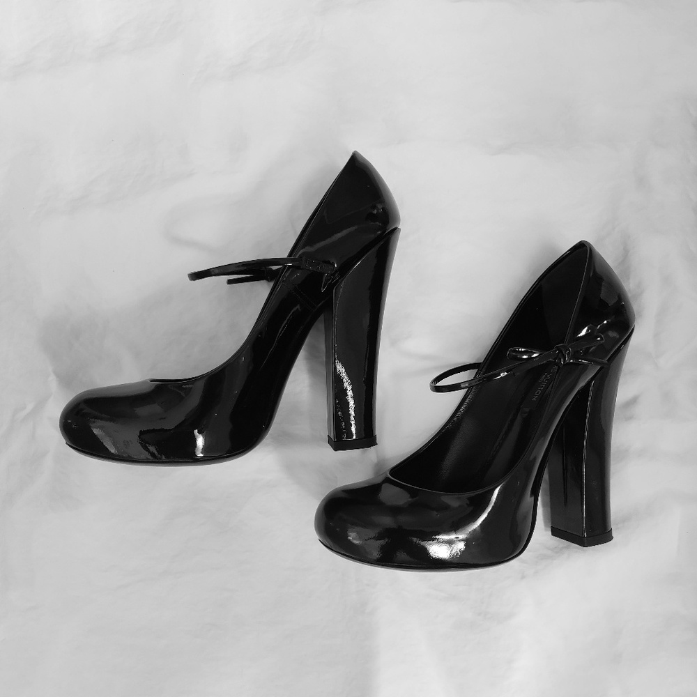 5" Louis Vuitton Mary Jane Size 6